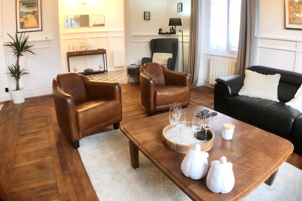 Perrosian villa with Jacuzzi, Sauna, Hammam, Home Cinema