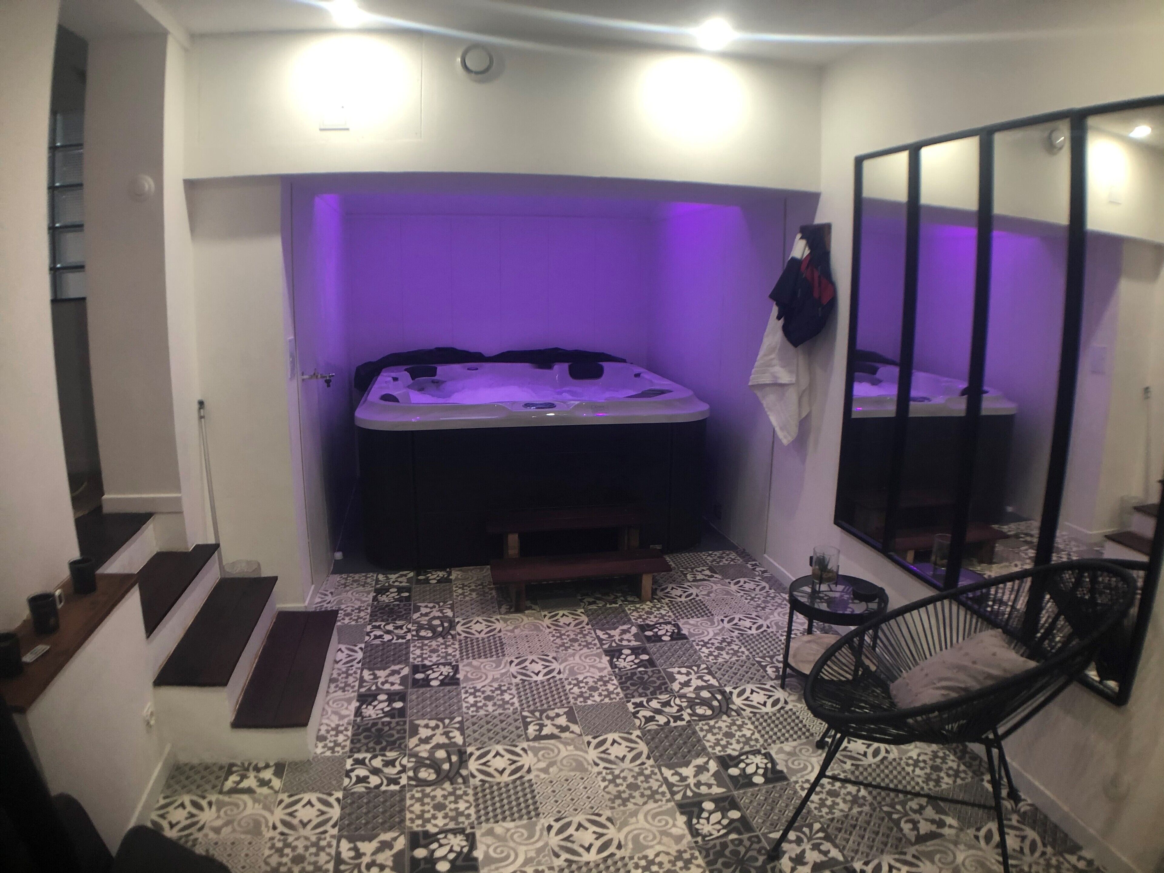 Perrosian villa with Jacuzzi, Sauna, Hammam, Home Cinema