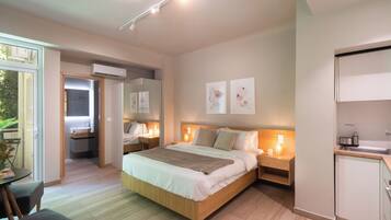 Standard Studio, 1 Bedroom, Non Smoking, Refrigerator & Microwave | Hypo-allergenic bedding, in-room safe, individually decorated