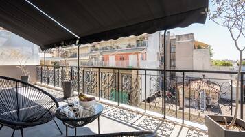 Signature-Apartment, 1 Schlafzimmer, Nichtraucher, Stadtblick | Balkon