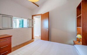 3 chambres, lit parapluie, Wi-Fi gratuit, draps fournis