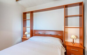 3 slaapkamers, reisbedje, gratis wifi, beddengoed