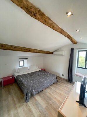 1 quarto, ferros/tábuas de passar roupa, berço de viagem, Wi-Fi