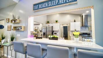 雪櫃、微波爐、焗爐、爐具