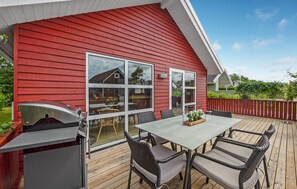 Outdoor dining - 2 bedroom nice home in Hemmet (Hemmet)