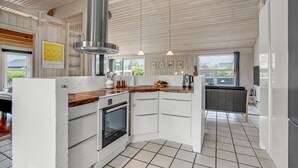 Kaffetrakter/tekoker, kjøleskap, mikrobølgeovn og kokeplater