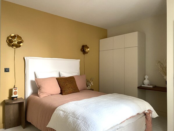 1 bedroom, desk, free WiFi, bed sheets