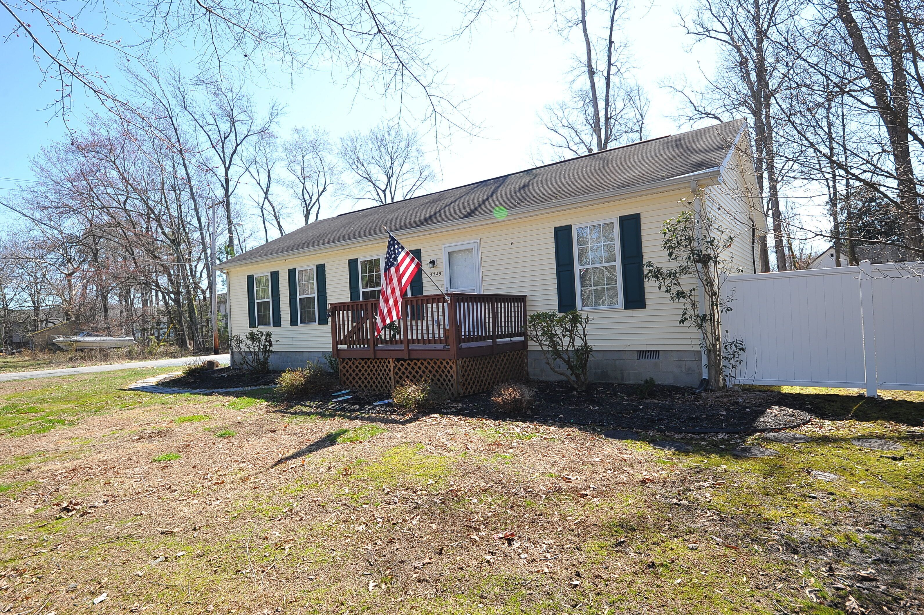 The Mellow Yellow Rancher near the Chesapeake Bay.