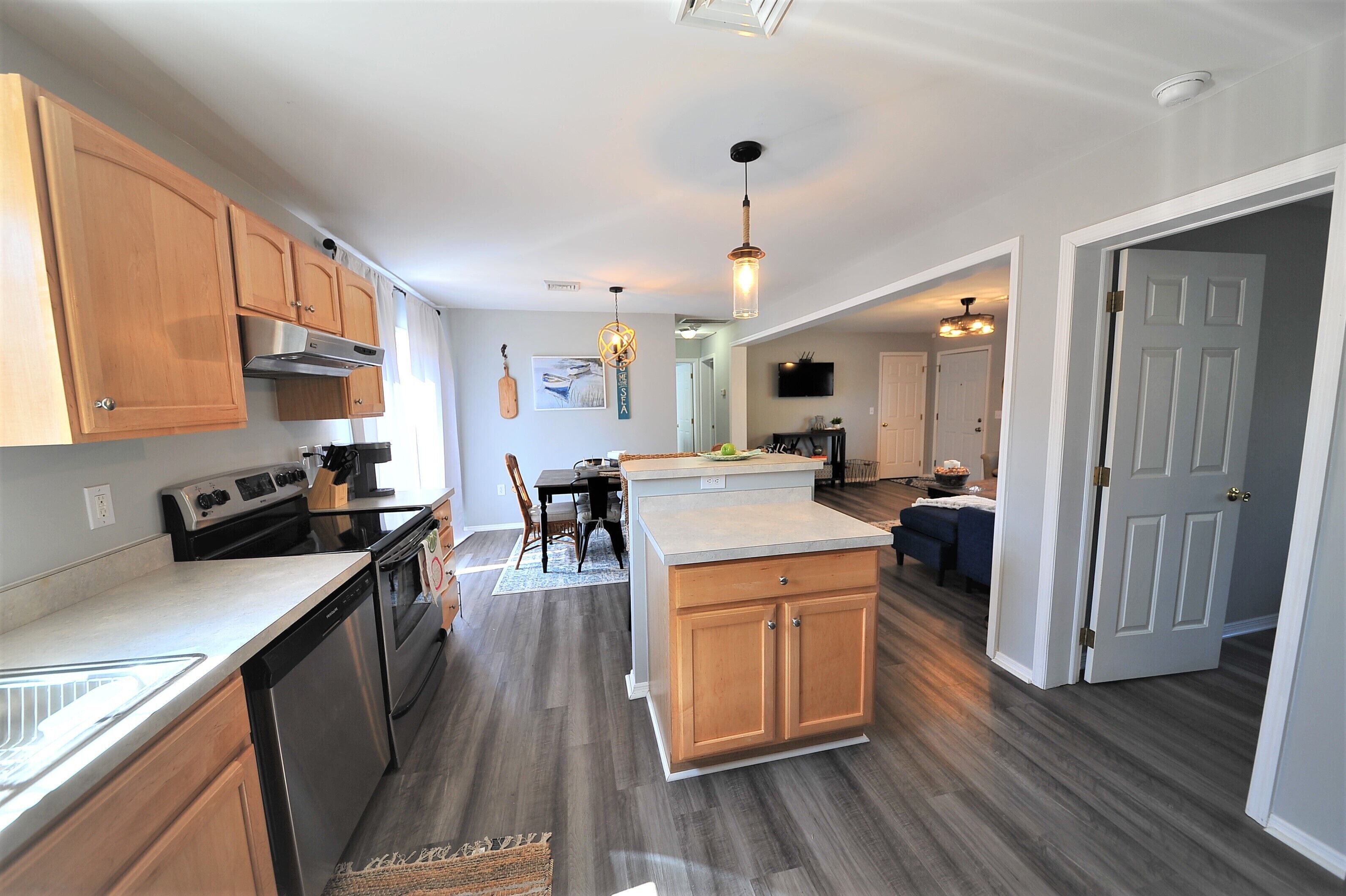 The Mellow Yellow Rancher near the Chesapeake Bay.