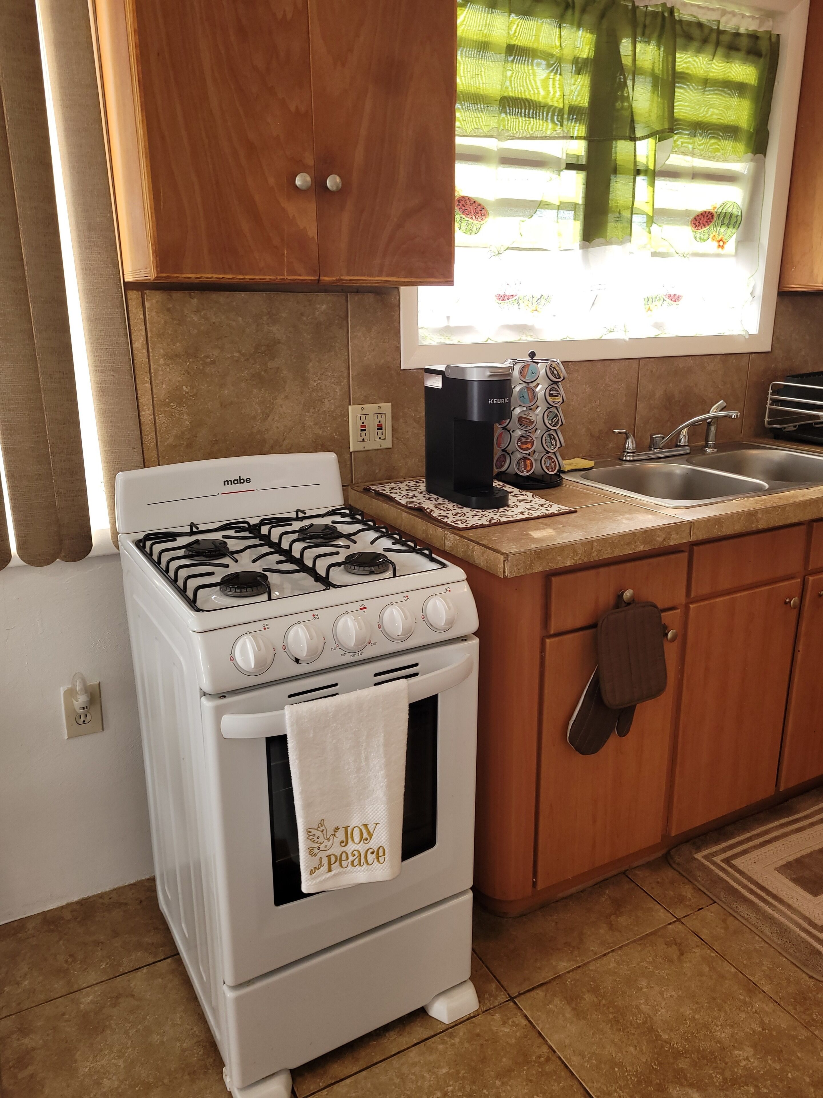 Een koelkast, een magnetron, een kookplaat