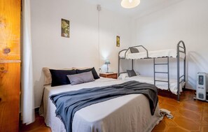 3 bedrooms, travel crib, free WiFi - Nice home in Cortegana (Cortegana)