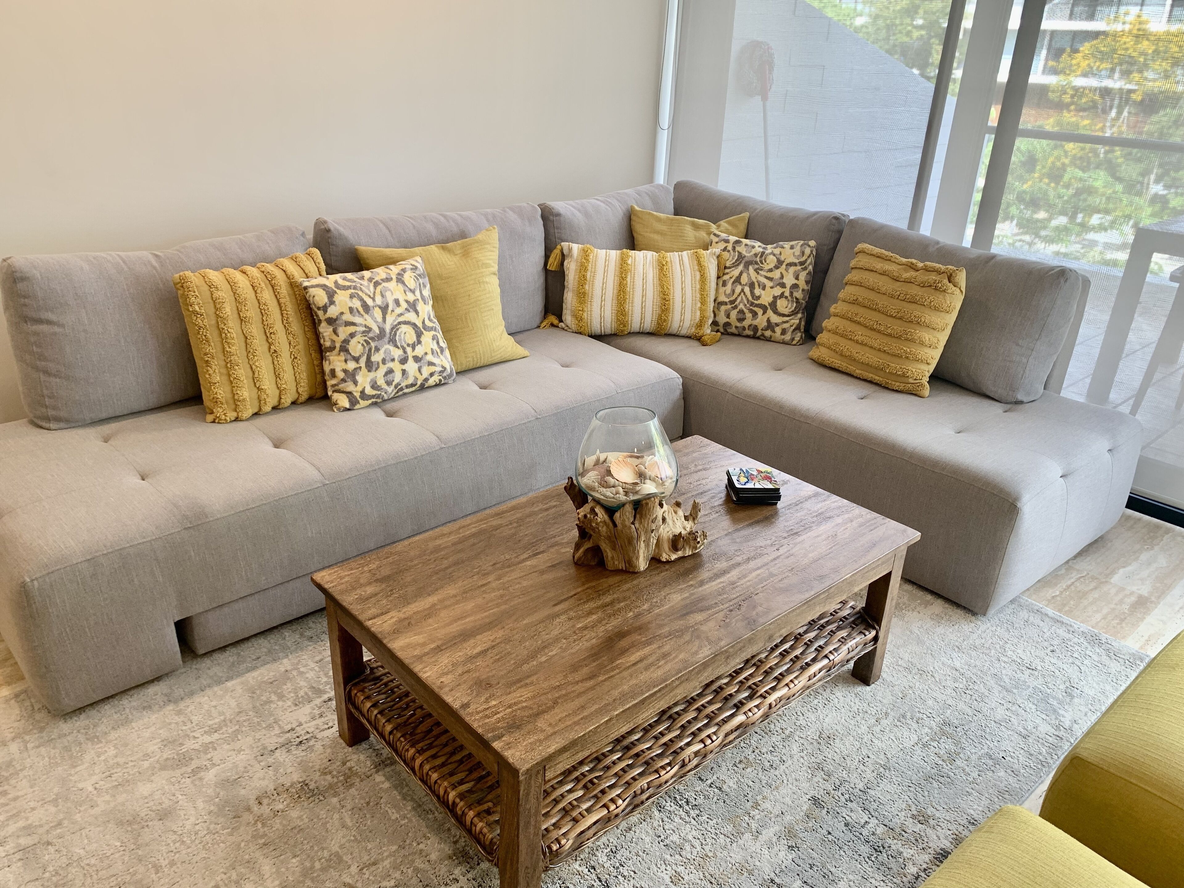 TROPICAL 1BR  or 2 BR CONDO InfinityGymBar close to BEACH