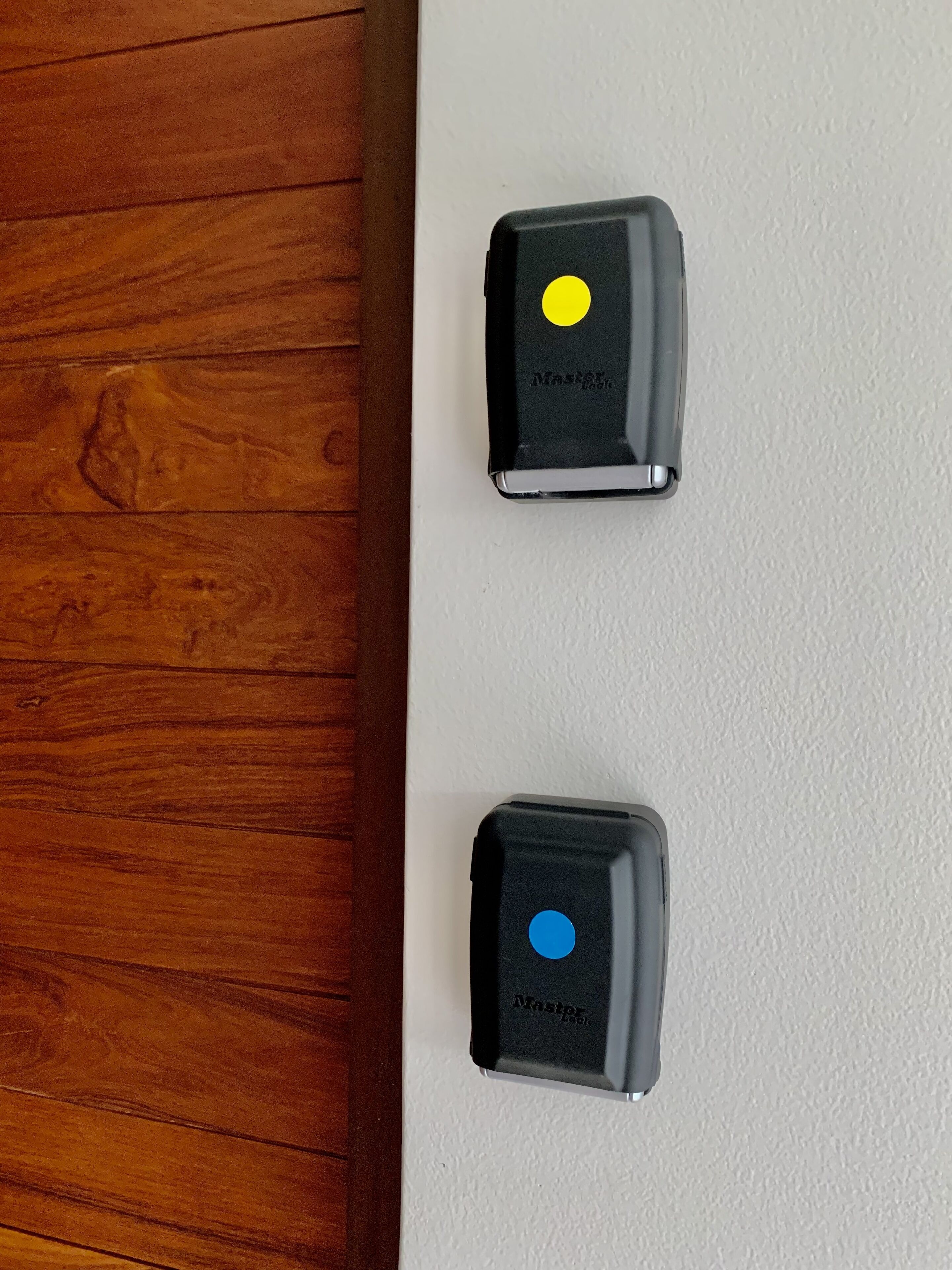 TROPICAL 1BR  or 2 BR CONDO InfinityGymBar close to BEACH