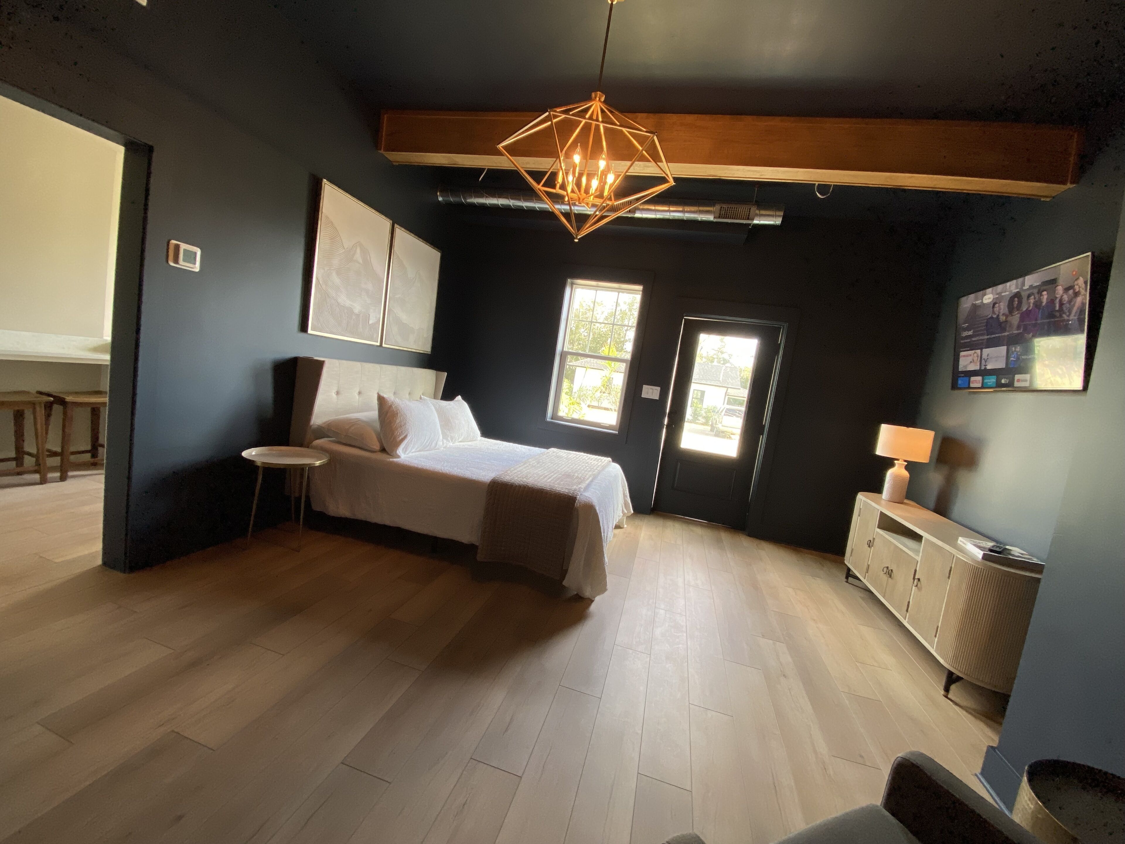 Newly renovated 1 bedroom **excellent location**