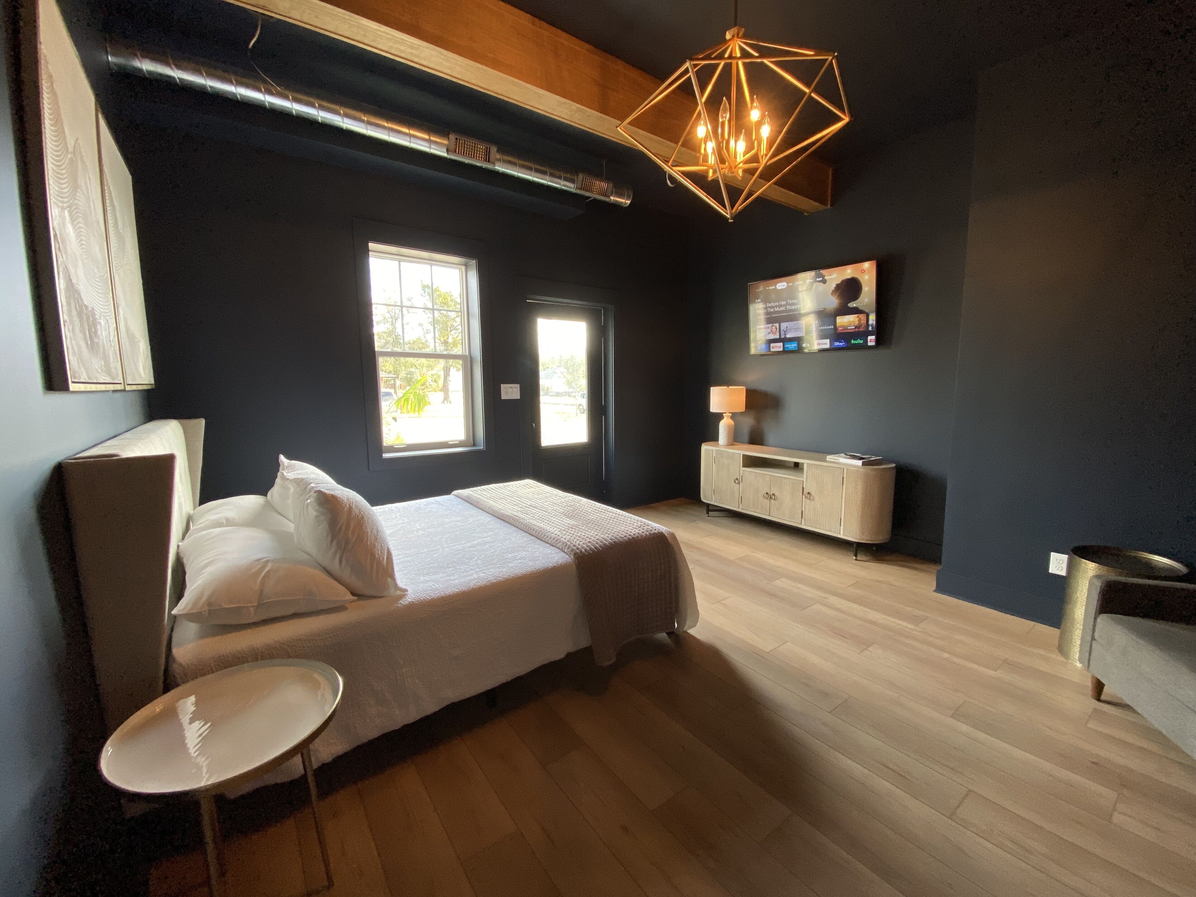 Newly renovated 1 bedroom **excellent location**