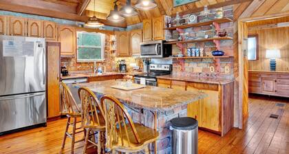 Charming Home on Fish River - Perfect for your Family!