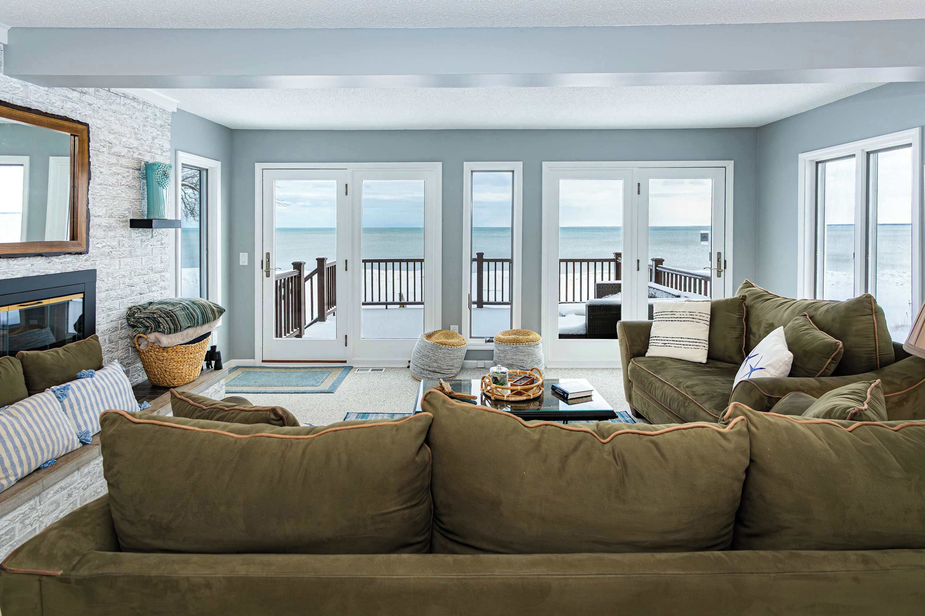 Smart TV, fireplace, video games, books