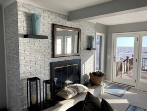 Smart TV, fireplace, video games, books - Lake Huron Beach House - Private Beach Access (Fort Gratiot Township)