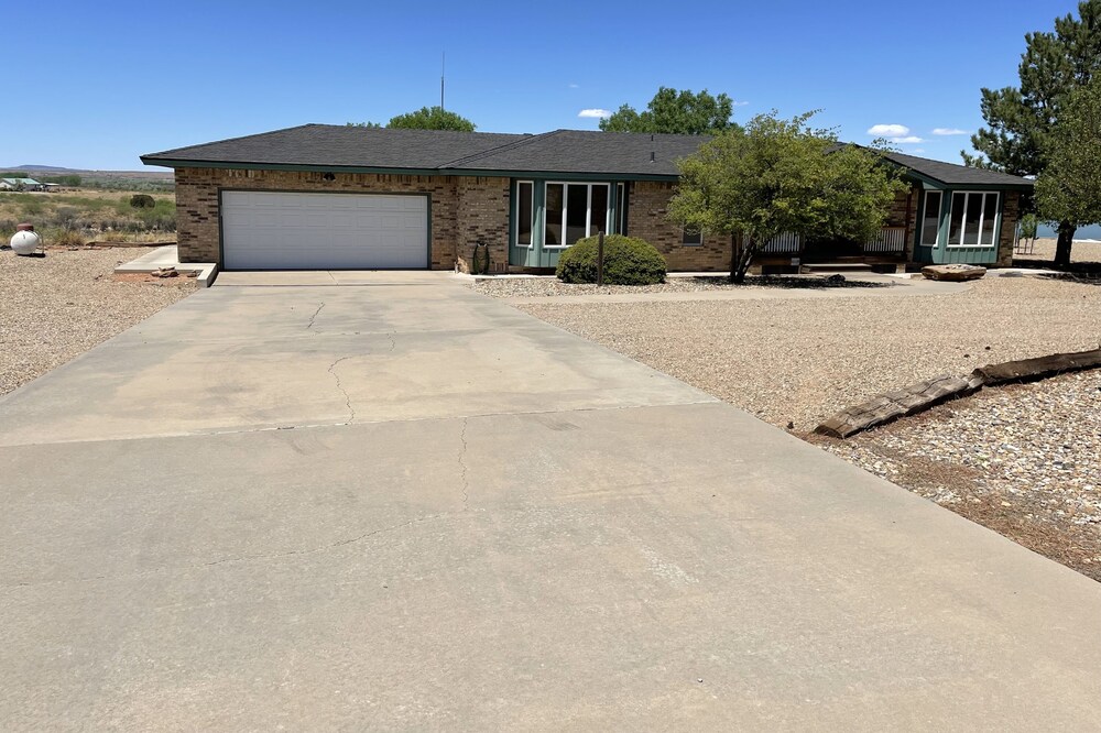 Ute Sunset Lake House-3 Bed/2 Bath Lakefront Home