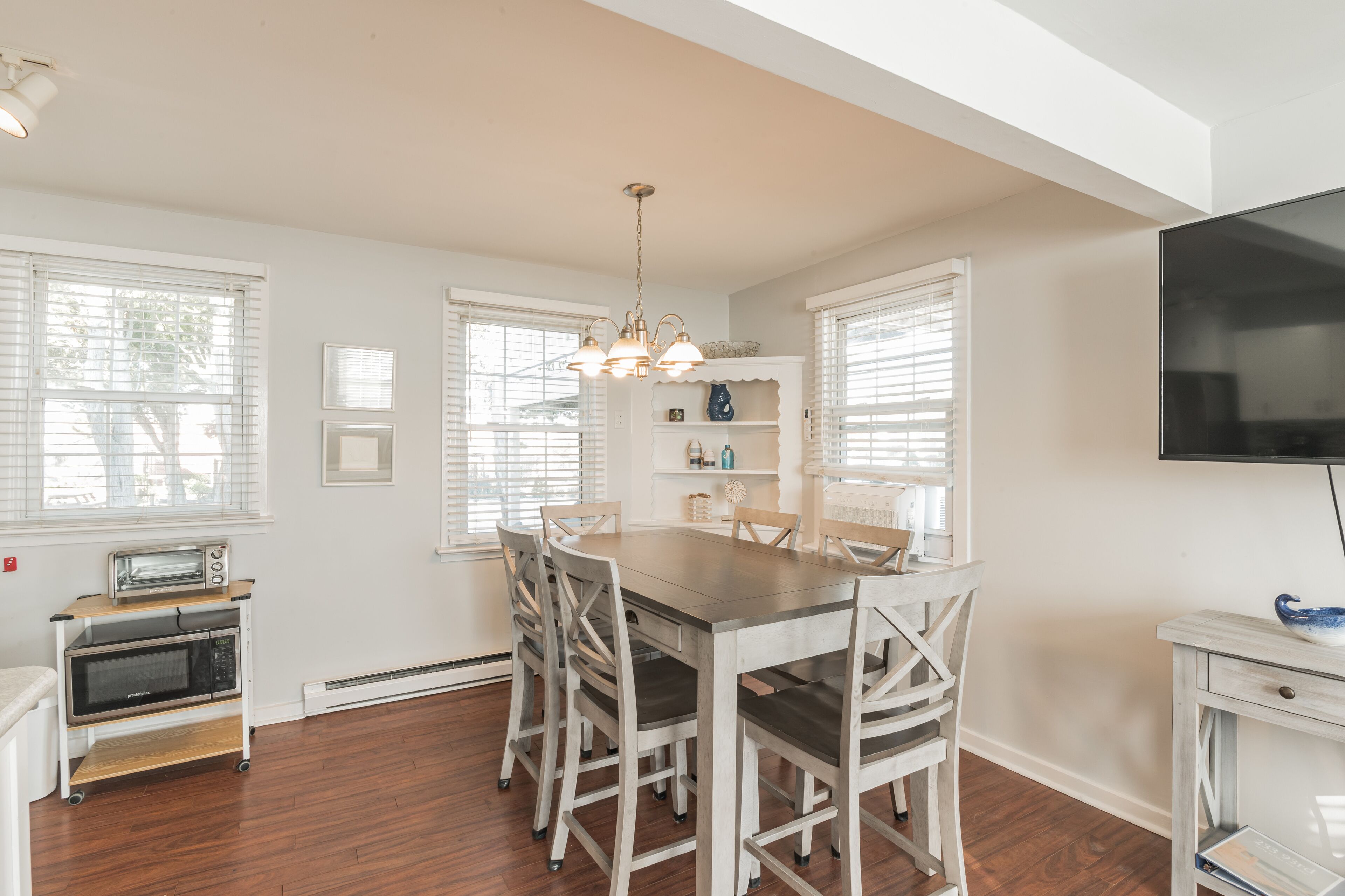 3 Bedroom condo 2 blocks from beach. Right in the heart of Downtown Stone Harbor