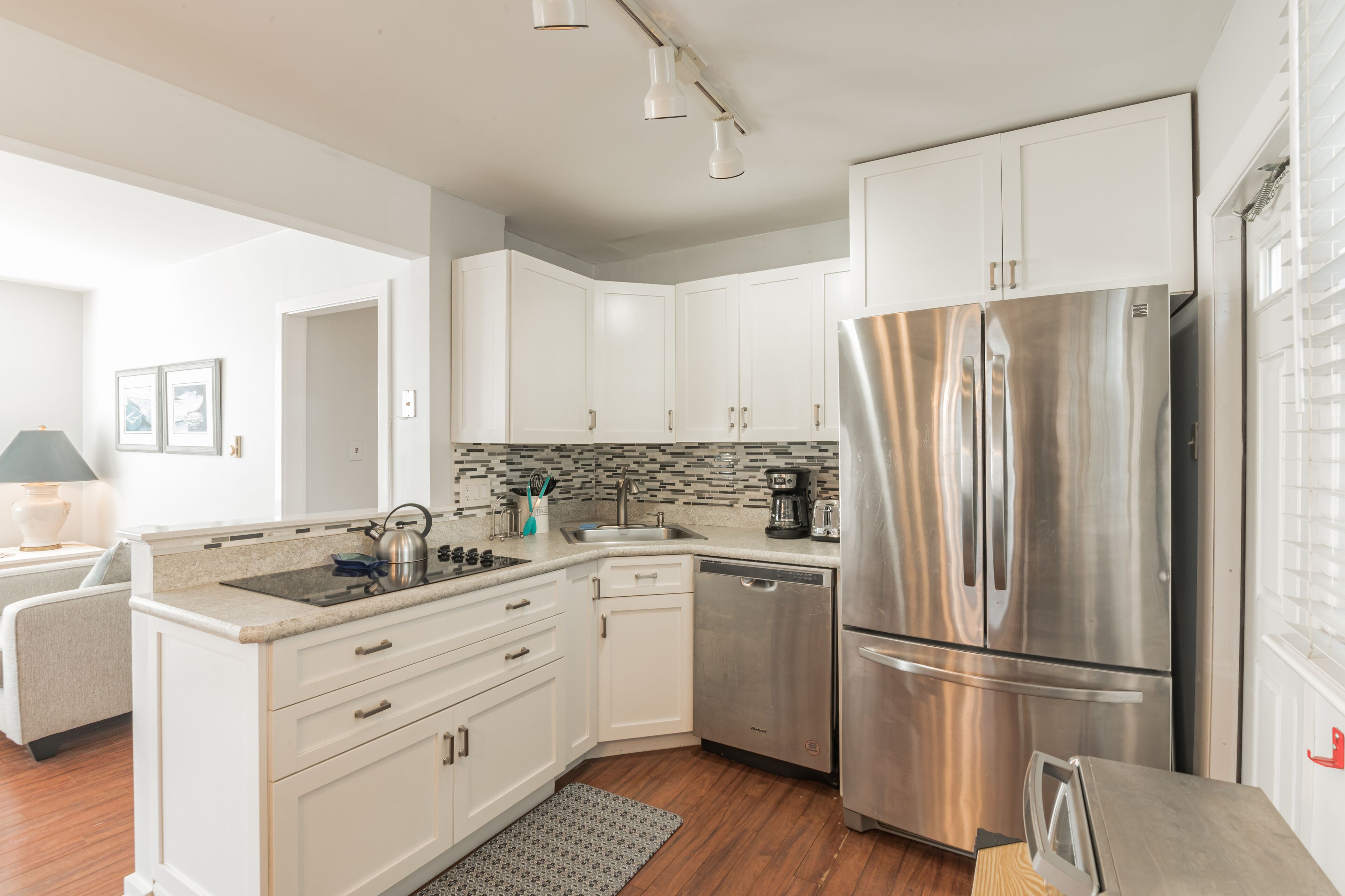 3 Bedroom condo 2 blocks from beach. Right in the heart of Downtown Stone Harbor