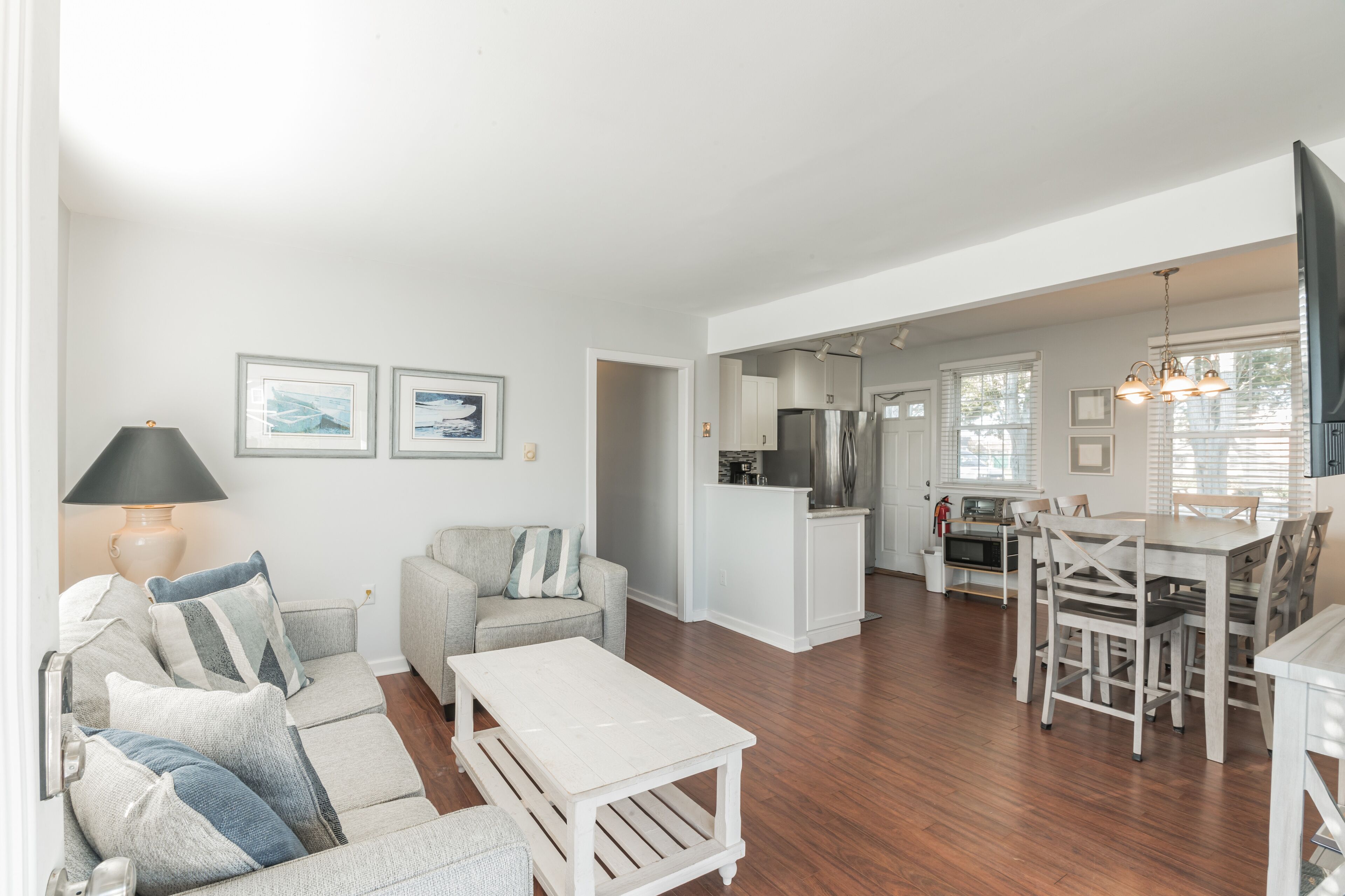 3 Bedroom condo 2 blocks from beach. Right in the heart of Downtown Stone Harbor