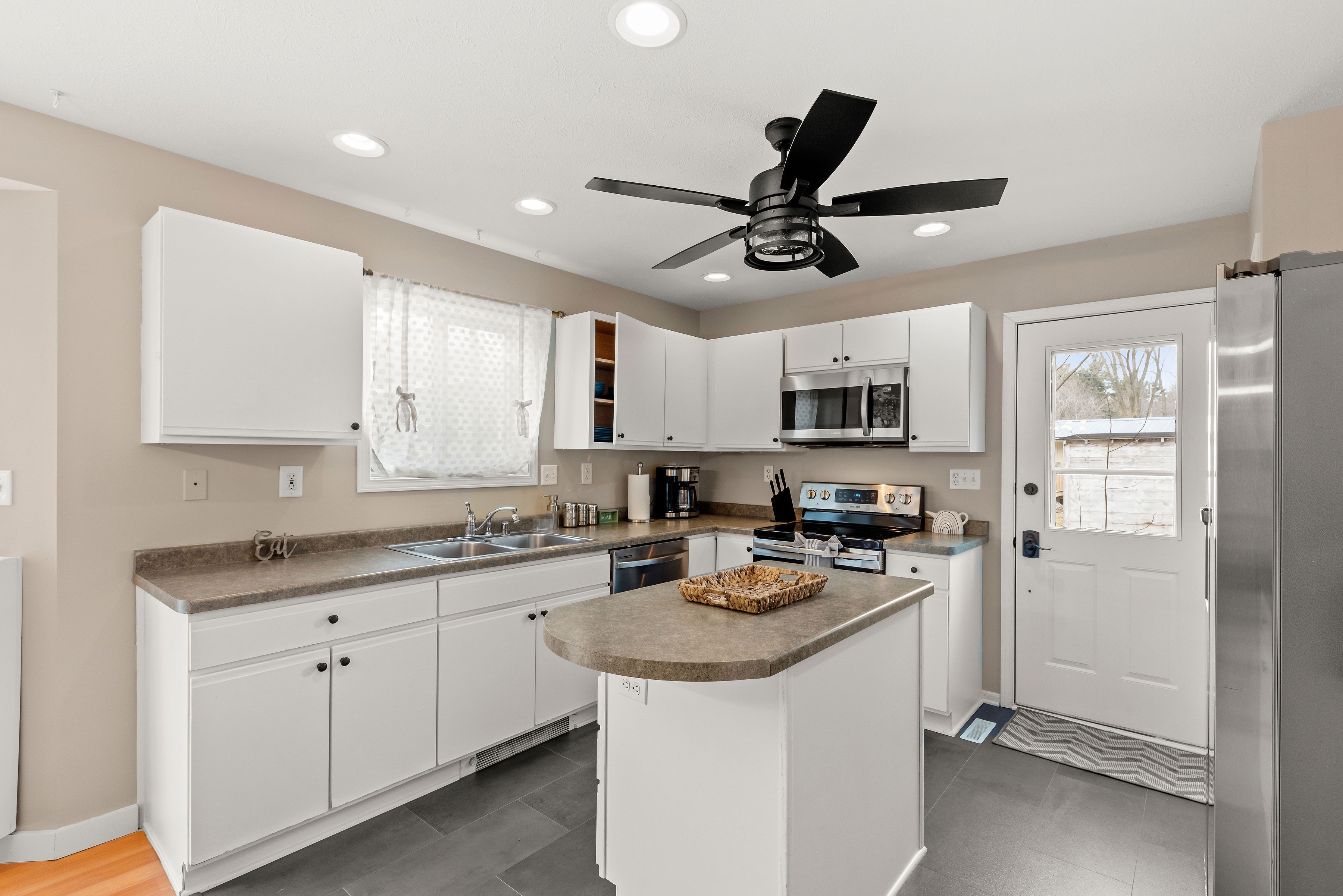 NEW! Cozy Cottage by the Warren Dunes State Park