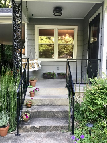 Wonderful house close to the historic square and the Ole Miss campus.