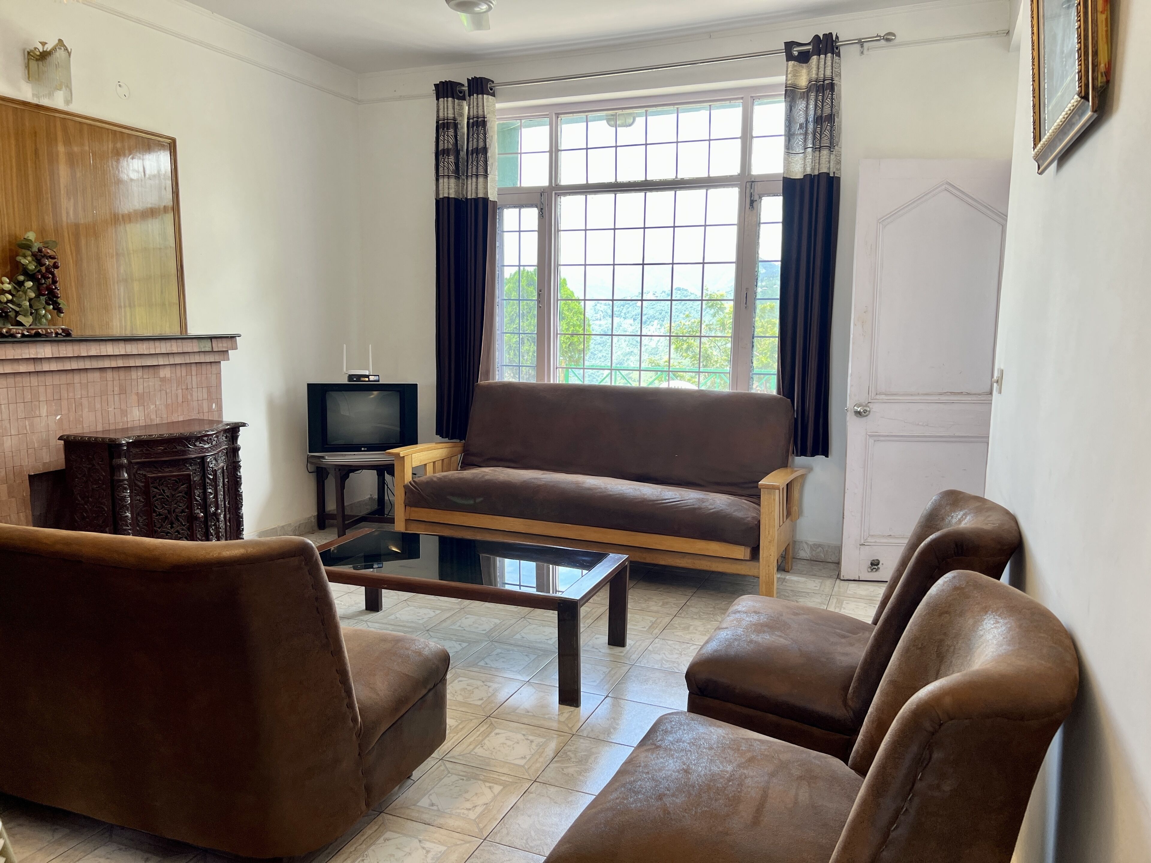 Romantic Cottage with gorgeous view of Dehradun and Mussoorie Range