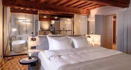 Zlata Ladjica Boutique Hotel