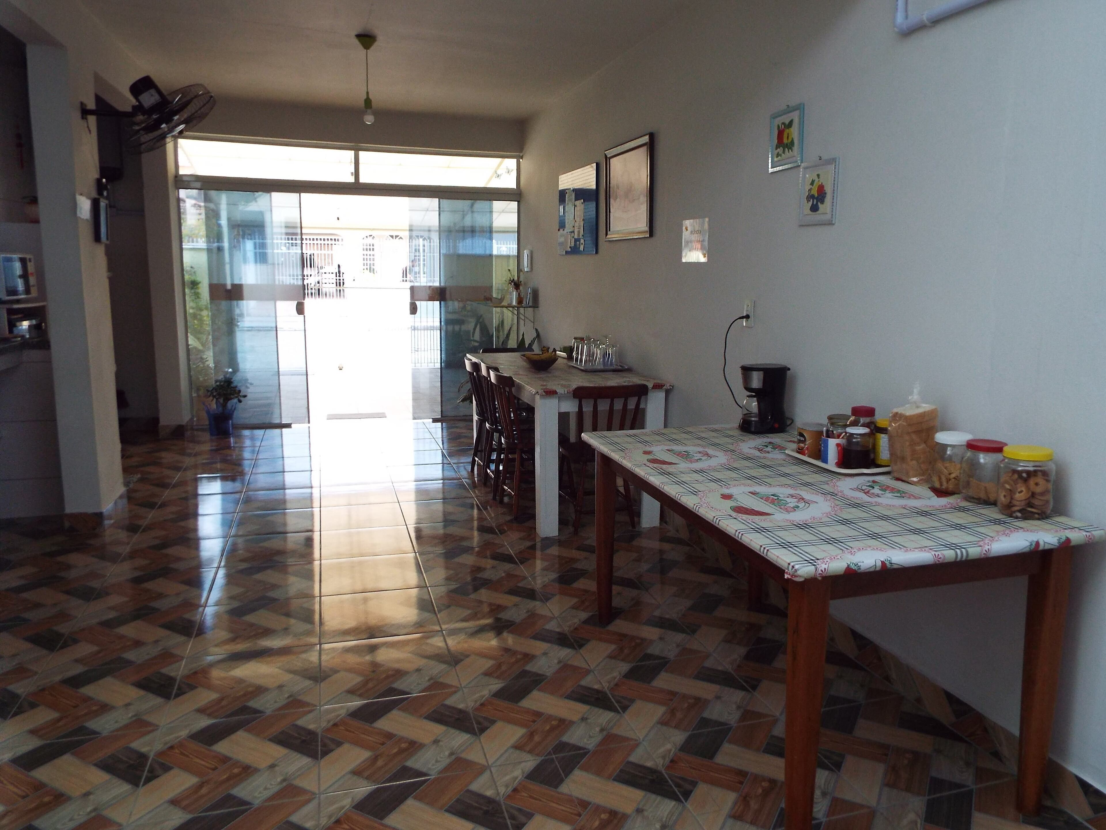 Geladeira, micro-ondas