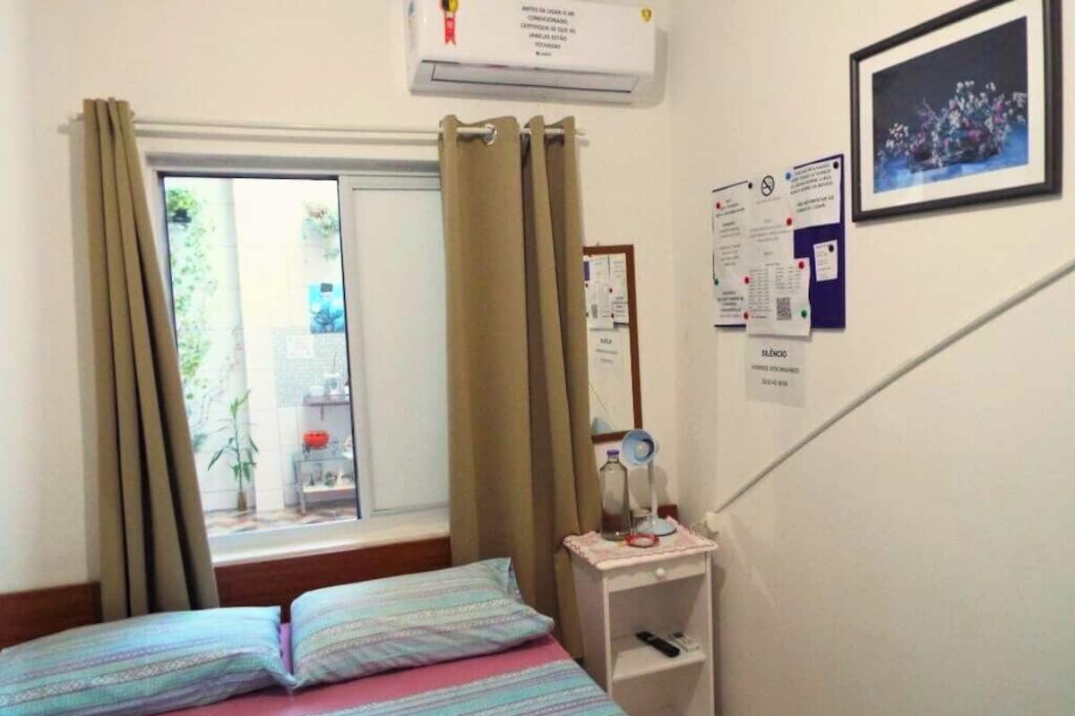 واي فاي مجانًا وملاءات أسرّة