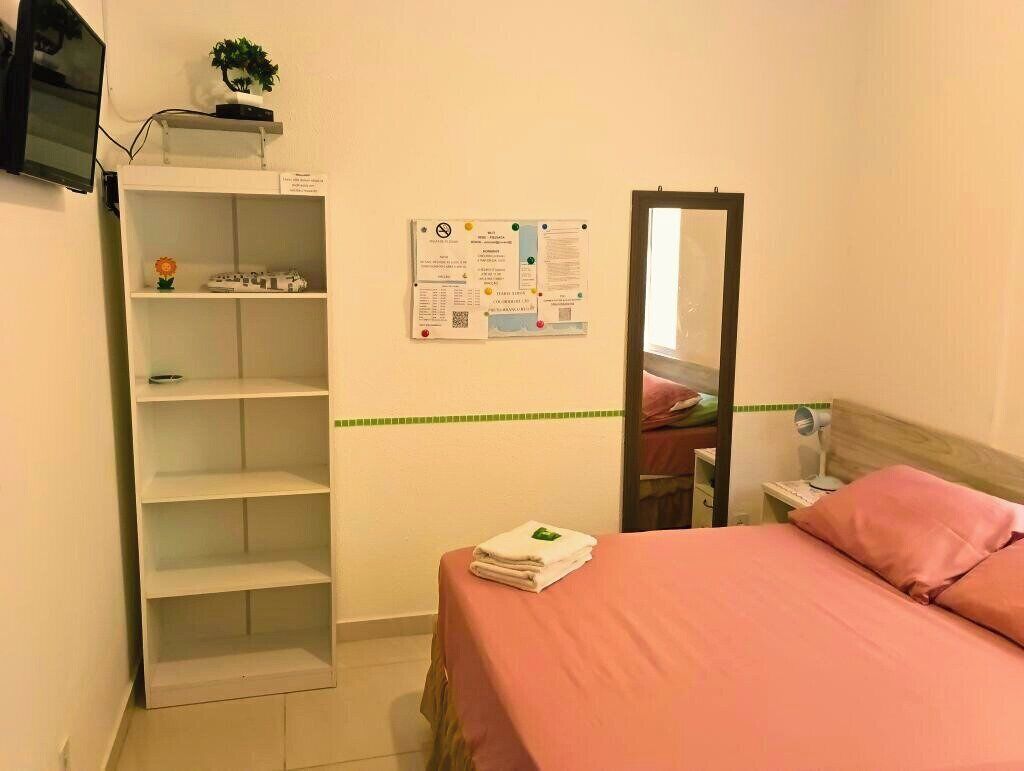 واي فاي مجانًا وملاءات أسرّة