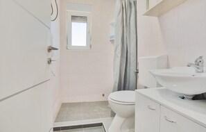 Shower, hair dryer - Awesome apartment in Vir with WiFi (Vir)