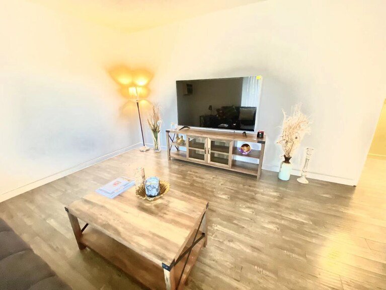 Lovely 1 Bedroom + Sofa Bed Private Unit - Parking - 부에나 파크