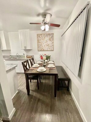 Dining - Lovely 1 bedroom + sofa bed private unit - parking (Whittier)
