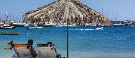 بالقرب من الشاطئ