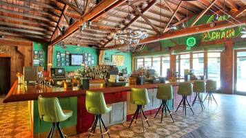 Bar (en la propiedad)