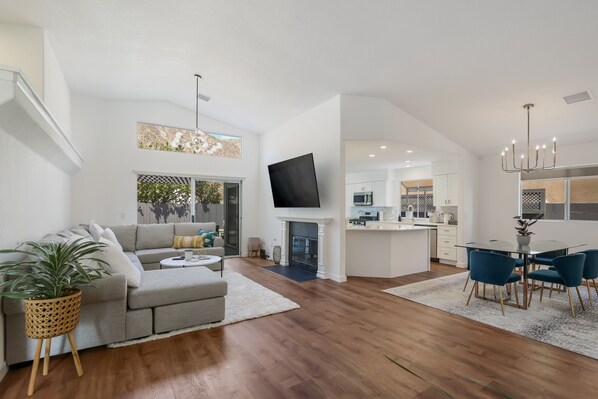 Smart TV, computer monitors