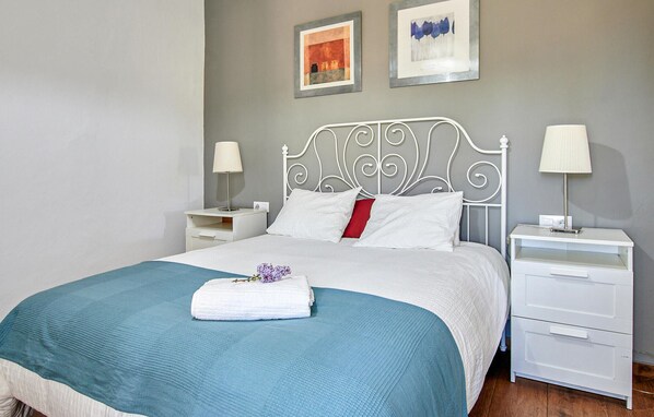 1 bedroom, free WiFi, bed sheets