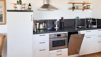 Køleskab, ovn, kogeplade, opvaskemaskine