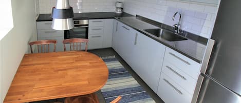 Refrigerador, horno, parrilla de estufa y lavavajillas