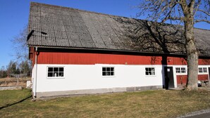 A red and white building with a sloped roof, a door, and windows. - Stunning home in Grimslöv with sauna (Grimslöv)