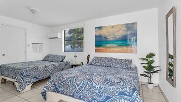 Iron/ironing board, free WiFi, bed sheets