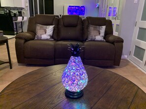 Smart-TV, Videospiele, DVD-Player, Stereoanlage