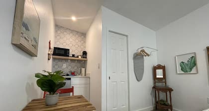 Walk to Restaurants and Shops