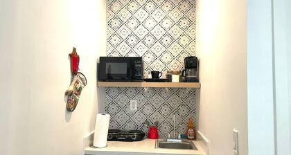 Walk to Restaurants and Shops - 5S