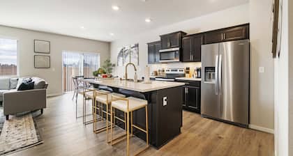 5 Bedrooms, Theater Room, Kid-Friendly, Perfect For Big Groups