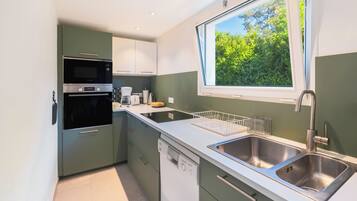 冰箱、微波炉、烤箱、炉灶