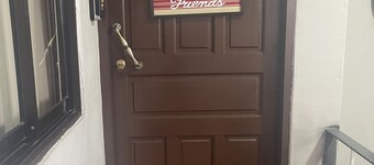 Luxurious Central Apt / 5 min from the Airport